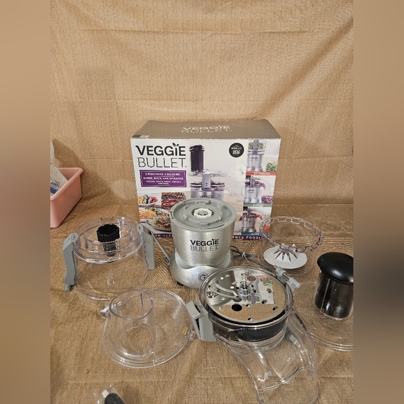 Veggie Bullet 12 piece Set 3 Functions Slice-Shred-Spiralize Food Processor NIB - Picture 7 of 12